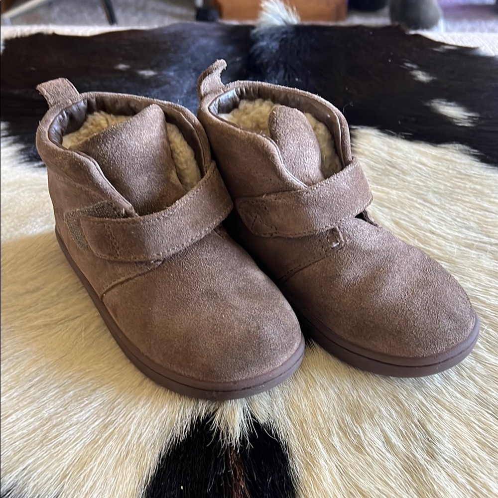 UGG Cozy Brown Kids Shoes